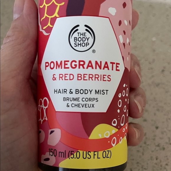 The Body Shop Pomegranate & Red Berries hair and body mist - Picture 3 of 5